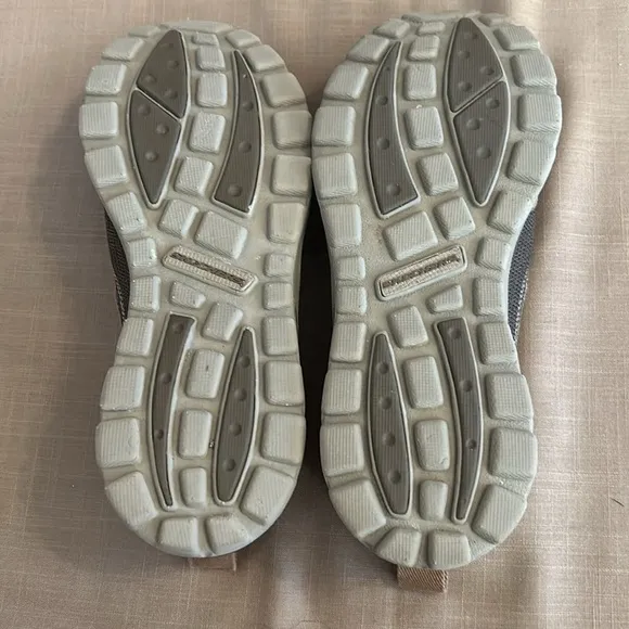NWOT Mens Skechers shoes