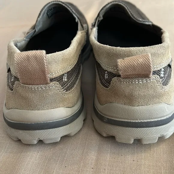 NWOT Mens Skechers shoes