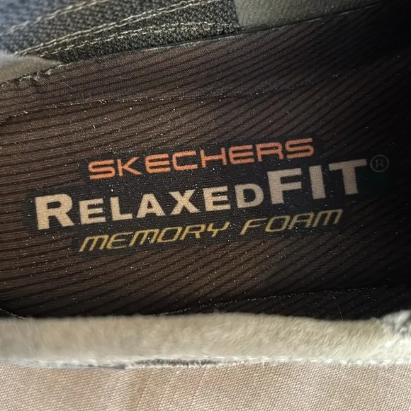 NWOT Mens Skechers shoes