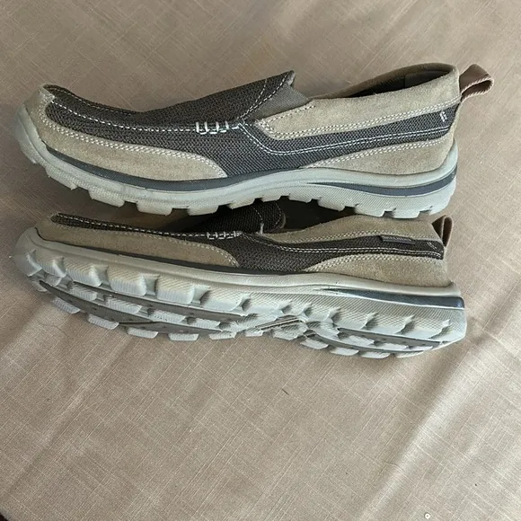 NWOT Mens Skechers shoes
