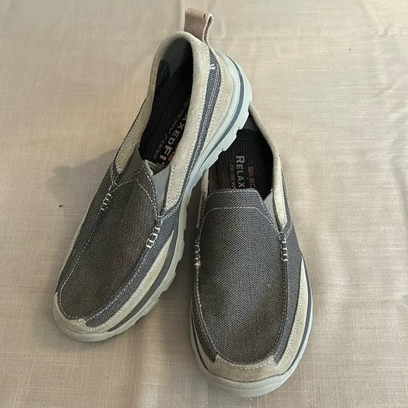 NWOT Mens Skechers shoes