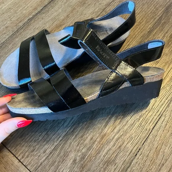 NWOT Naot Black Sandals