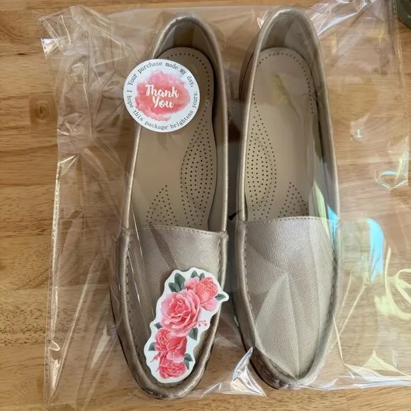 NWOT SAS Tripad Loafers Simplify Metallic Comfort Shoes Women Size 9.5 S Narrow