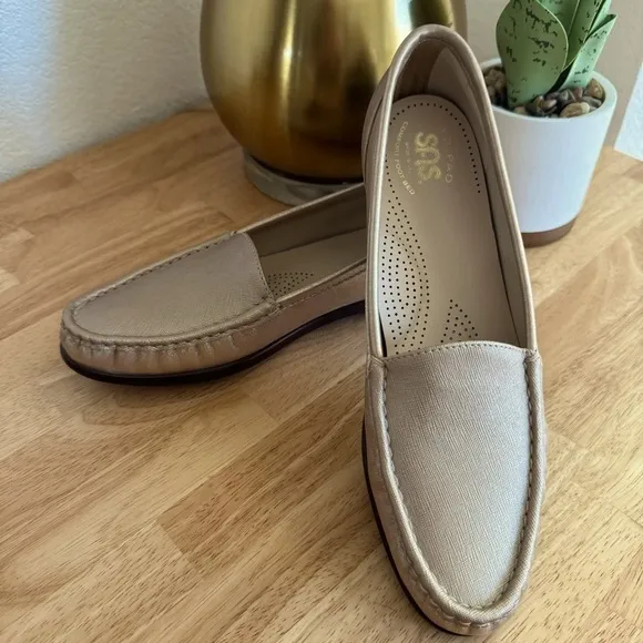NWOT SAS Tripad Loafers Simplify Metallic Comfort Shoes Women Size 9.5 S Narrow