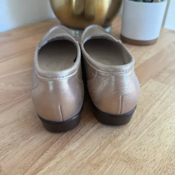 NWOT SAS Tripad Loafers Simplify Metallic Comfort Shoes Women Size 9.5 S Narrow