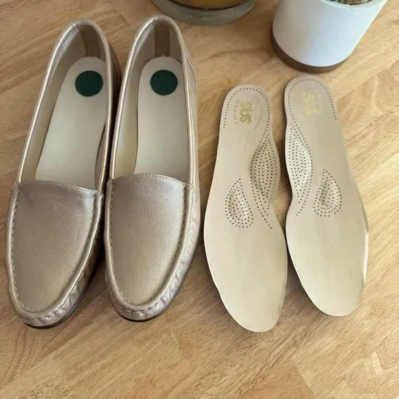 NWOT SAS Tripad Loafers Simplify Metallic Comfort Shoes Women Size 9.5 S Narrow