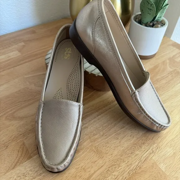 NWOT SAS Tripad Loafers Simplify Metallic Comfort Shoes Women Size 9.5 S Narrow
