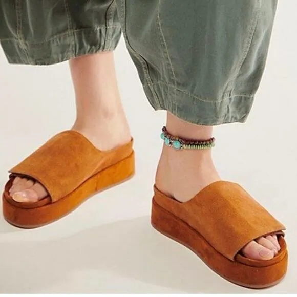 NWOT - Silent D Perry Suede Slide Sandals