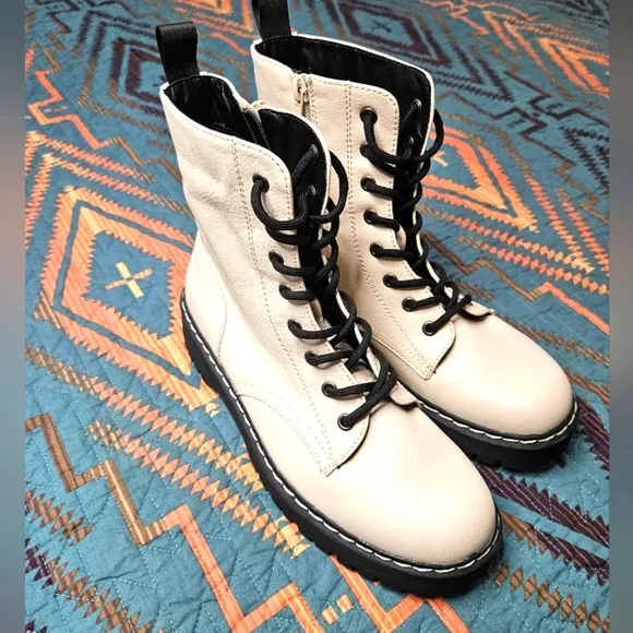 NWOT Sincerely Jules Harley lace up boots