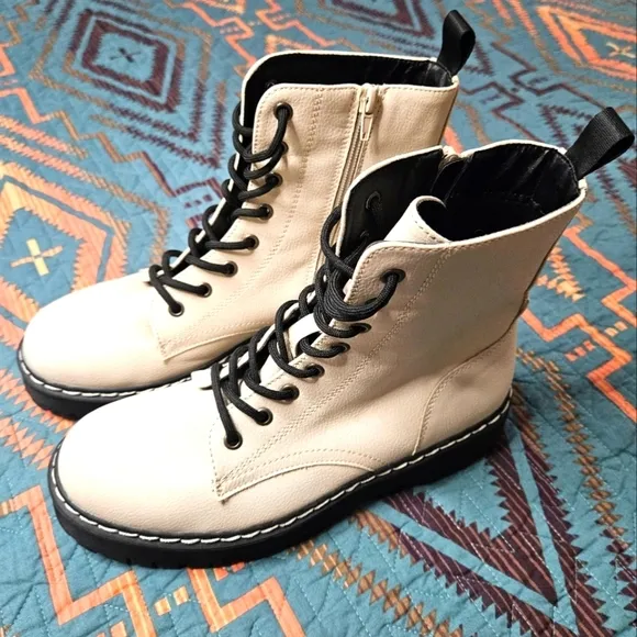 NWOT Sincerely Jules Harley lace up boots