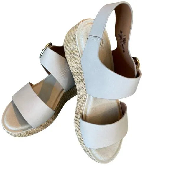 NWOT - SOFFT FAEDRA shoes/sandals; Size 8; supportive, soft footbed; velcro