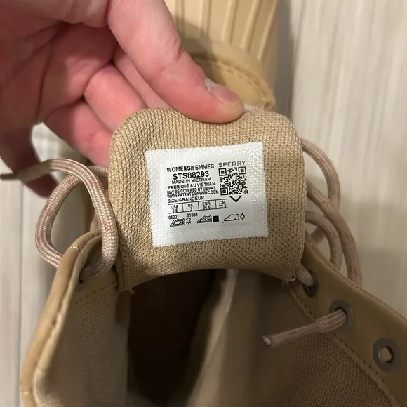 NWOT Sperry Duck Float Off White Boots