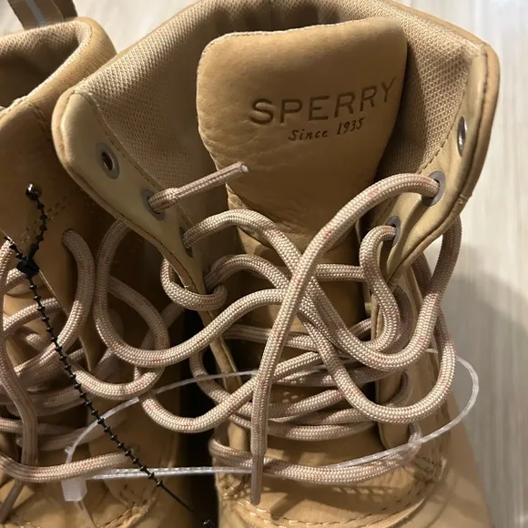 NWOT Sperry Duck Float Off White Boots