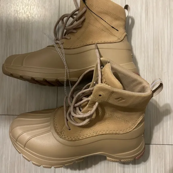 NWOT Sperry Duck Float Off White Boots