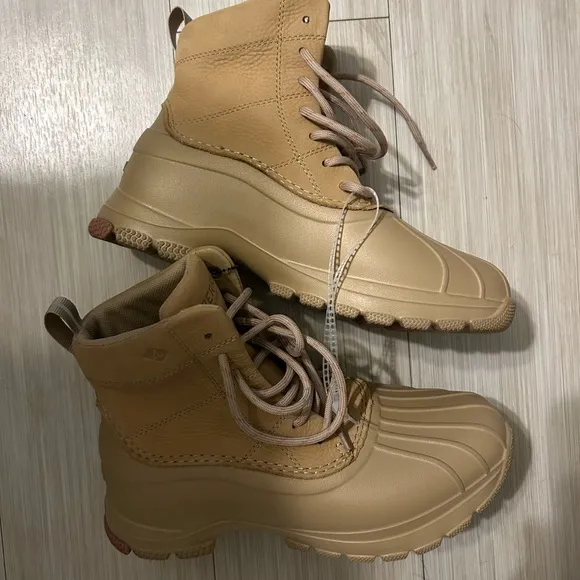 NWOT Sperry Duck Float Off White Boots