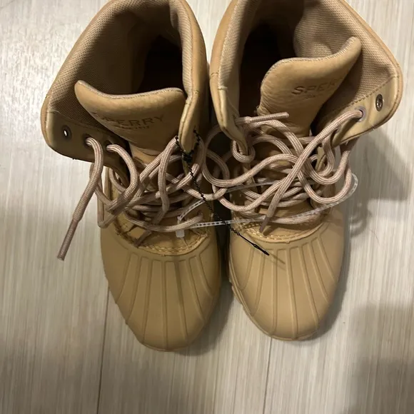 NWOT Sperry Duck Float Off White Boots