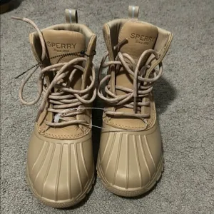 NWOT Sperry Duck Float Off White Boots