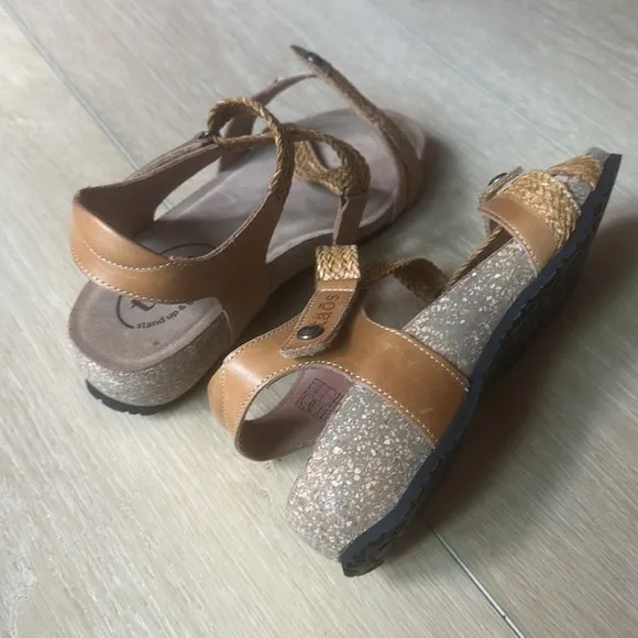 NWOT - Taos Women's Trulie Sandal size 6/6.5 EUR 37