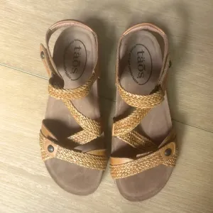 NWOT - Taos Women's Trulie Sandal size 6/6.5 EUR 37