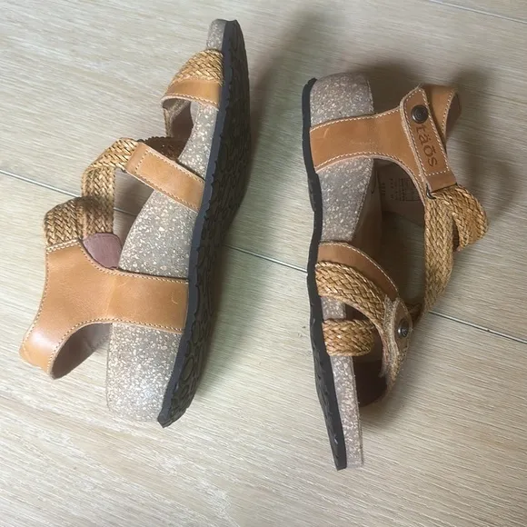 NWOT - Taos Women's Trulie Sandal size 6/6.5 EUR 37
