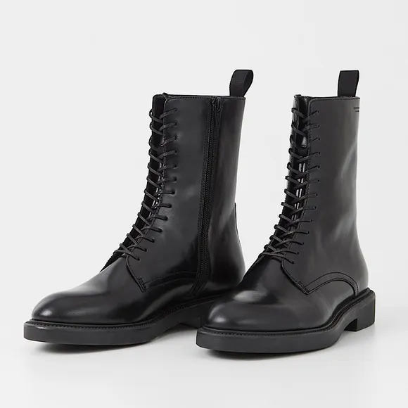 NWOT Vagabond Alex W lace up boots
