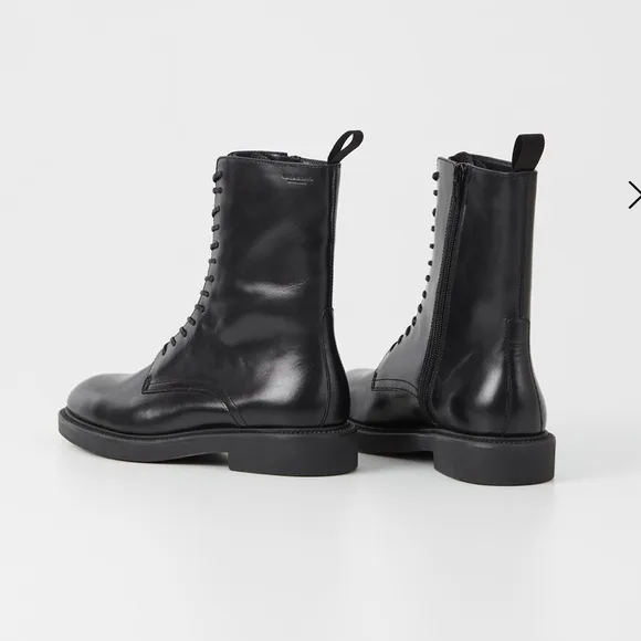 NWOT Vagabond Alex W lace up boots