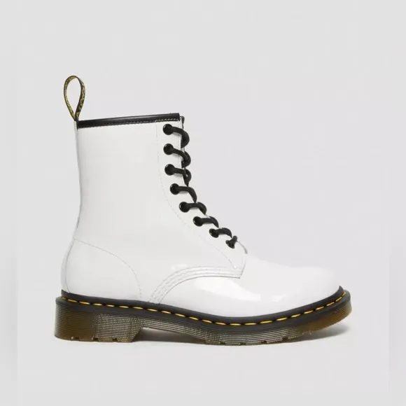 NWT 1460 WOMEN'S PATENT LEATHER LACE UP BOOTS