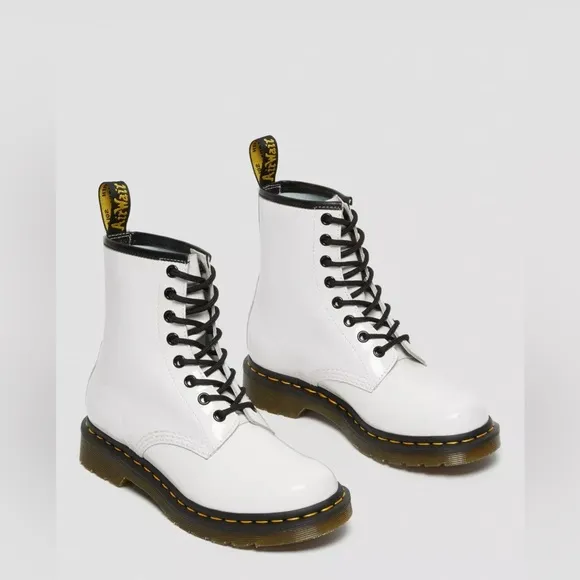 NWT 1460 WOMEN'S PATENT LEATHER LACE UP BOOTS