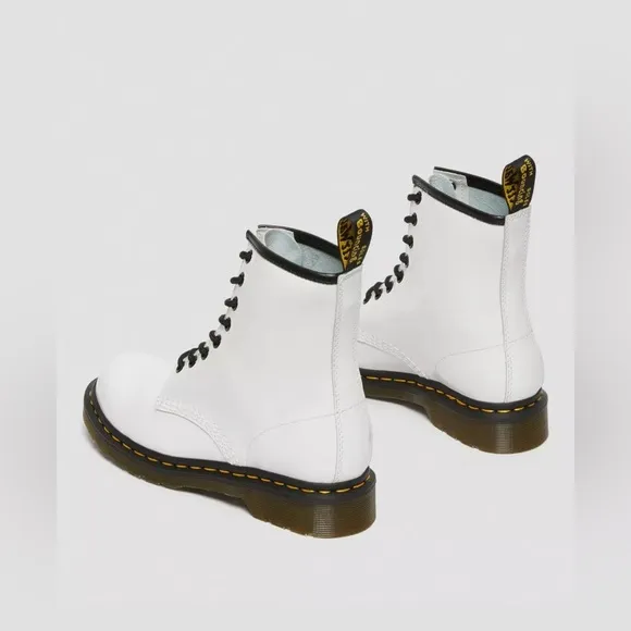 NWT 1460 WOMEN'S PATENT LEATHER LACE UP BOOTS