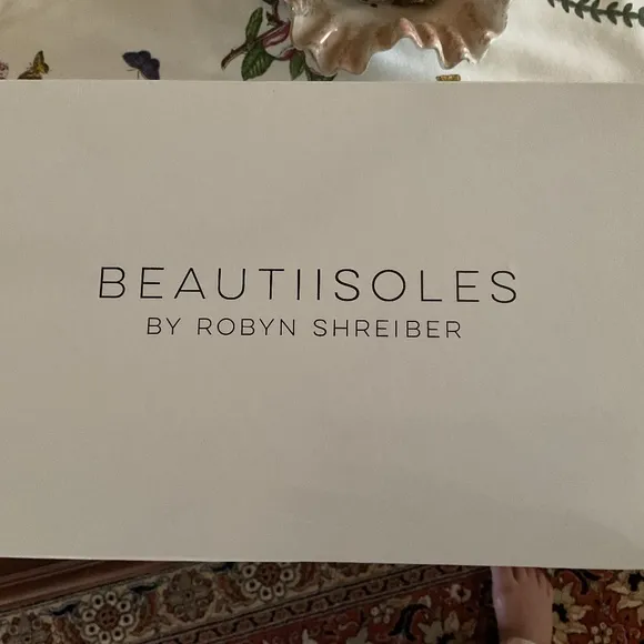 NWT BEAUTIISOLES Made In Italy Calista Dress Flats Size 9.5