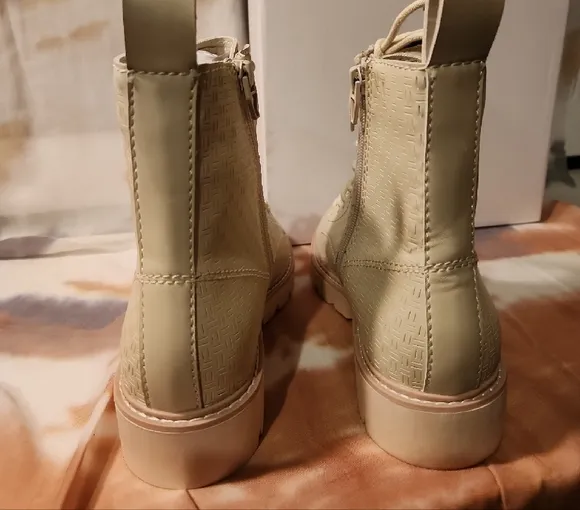 NWT Dolce Vita Ivory Perforated Stella Piker Boot Women's Size 9