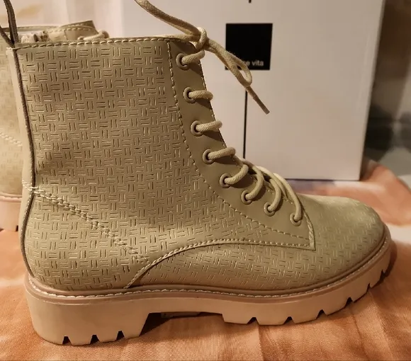 NWT Dolce Vita Ivory Perforated Stella Piker Boot Women's Size 9
