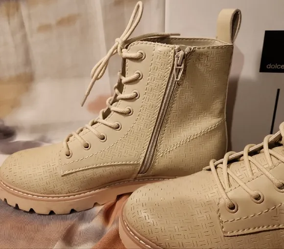 NWT Dolce Vita Ivory Perforated Stella Piker Boot Women's Size 9