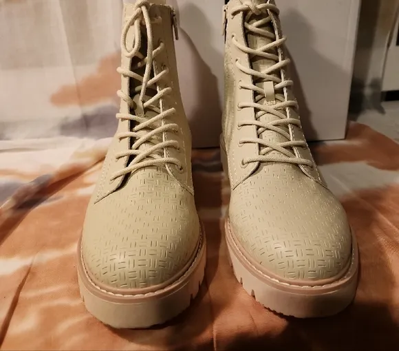 NWT Dolce Vita Ivory Perforated Stella Piker Boot Women's Size 9