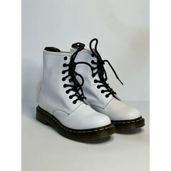 NWT Dr. Marten's 1460 Smooth Leather 8 Eyelet Ladies Combat Lace Up Boots SZ 6