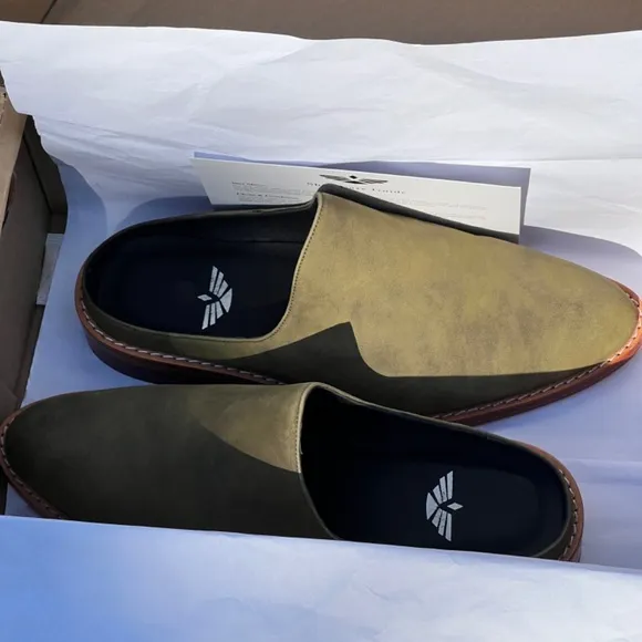 NWT Fortress of Inca Adra Size 35 Green Leather Slides