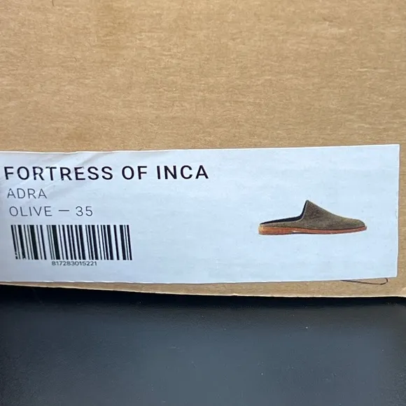 NWT Fortress of Inca Adra Size 35 Green Leather Slides