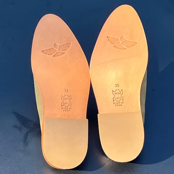 NWT Fortress of Inca Adra Size 35 Green Leather Slides