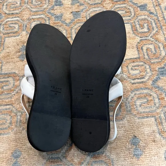 NWT FRAME Le Weston white &amp; black padded faux leather sandals | size 39 / 9