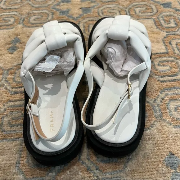NWT FRAME Le Weston white &amp; black padded faux leather sandals | size 39 / 9