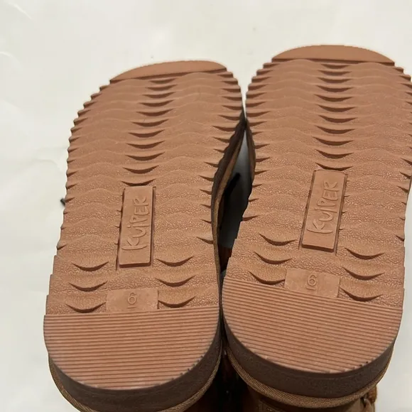 NWT Kuiper Canada Leather Lace Up Booties