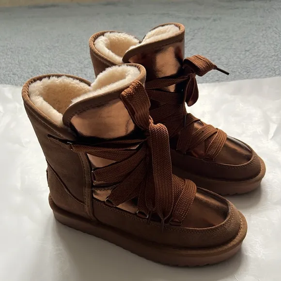 NWT Kuiper Canada Leather Lace Up Booties