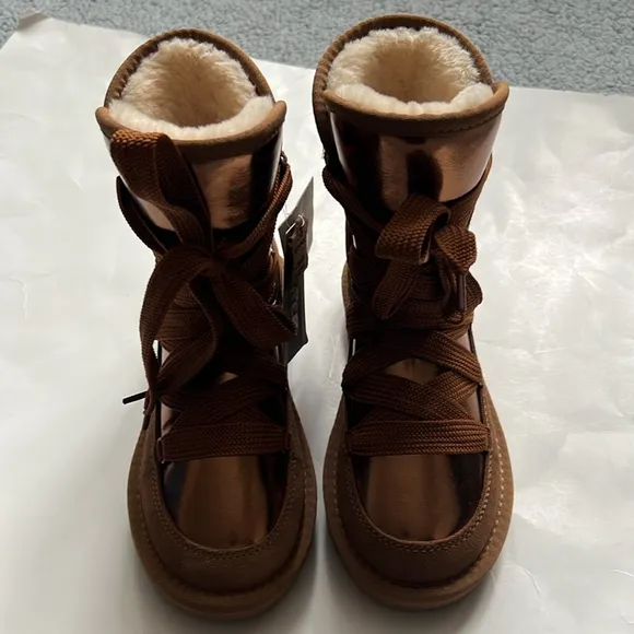 NWT Kuiper Canada Leather Lace Up Booties