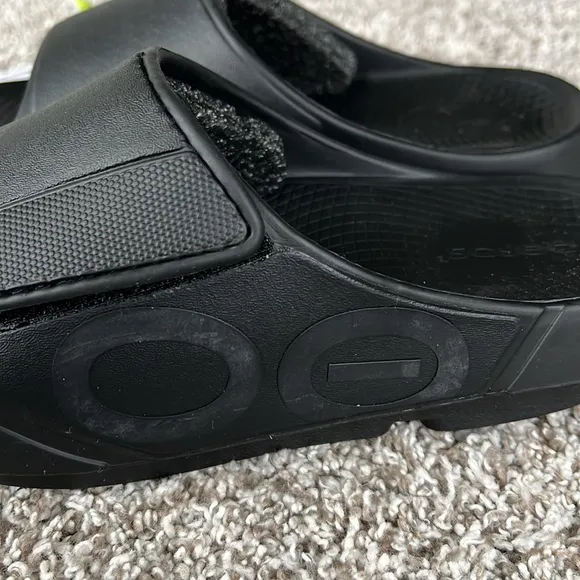 NWT Oofos Men's OOAHH Sport Flex Sandals in Matte Black