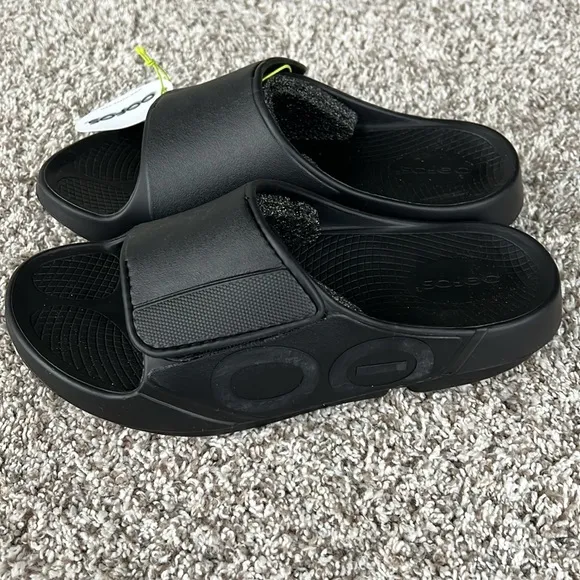 NWT Oofos Men's OOAHH Sport Flex Sandals in Matte Black