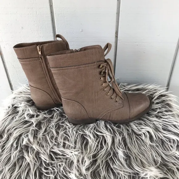 NWT Rampage Jeliana Leather Lace Up Boots