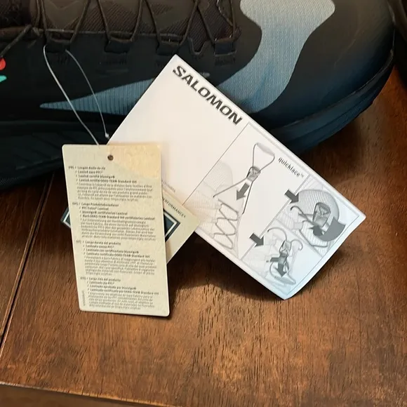 NWT Salomon Genesis GTX Sneakers