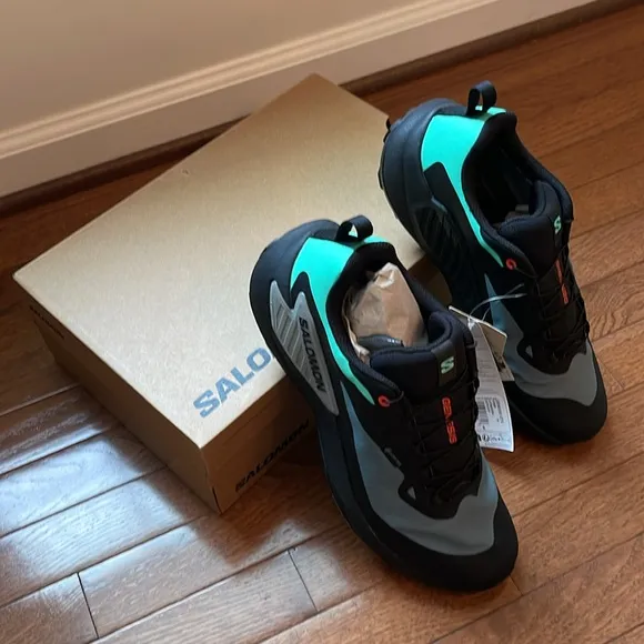 NWT Salomon Genesis GTX Sneakers