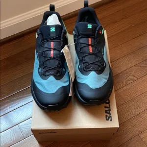 NWT Salomon Genesis GTX Sneakers