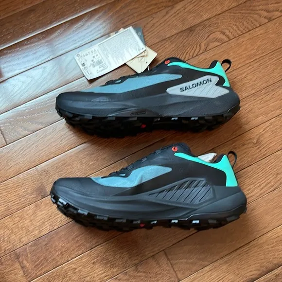 NWT Salomon Genesis GTX Sneakers